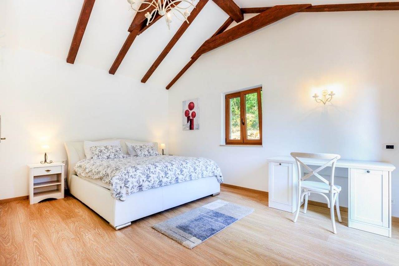 Bedroom villa marron