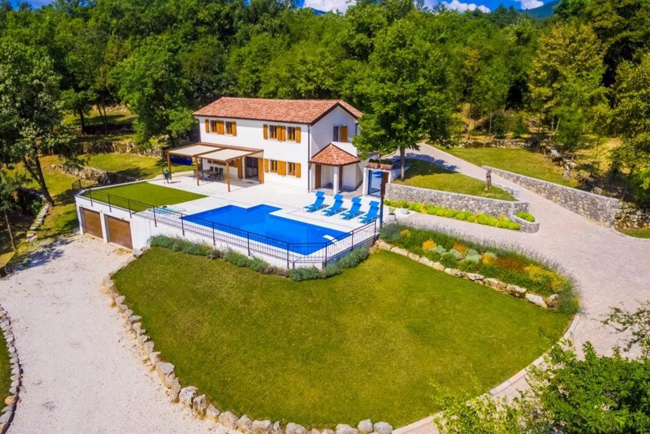 villa with pool croatia